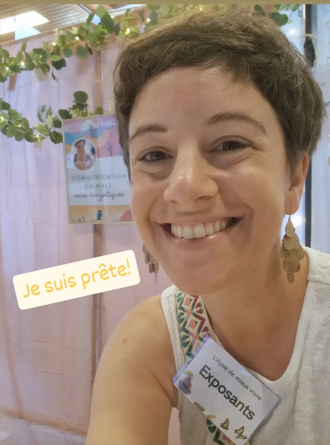 Mélanie sur son stand au Salon l'Ajoie du Mieux Vivre